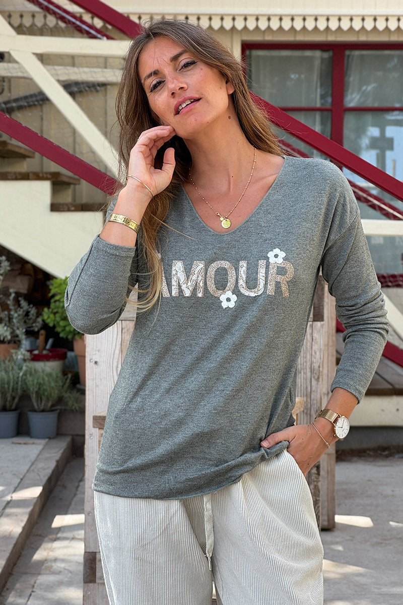 Pull kaki en jersey doux Amour en paillettes dorées et fleurs bouclettes