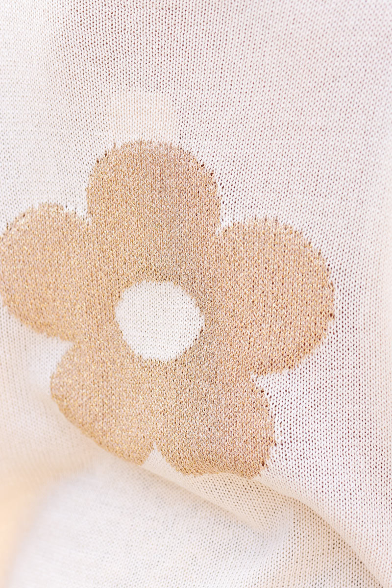 Jersey ancho de punto de algodón beige con flores doradas en la espalda y manga con cuello barco