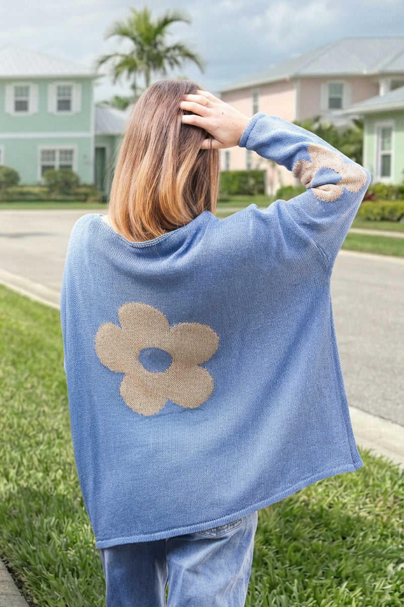 Pull large bleu jean maille coton fleurs dorées dos et manches col bateau