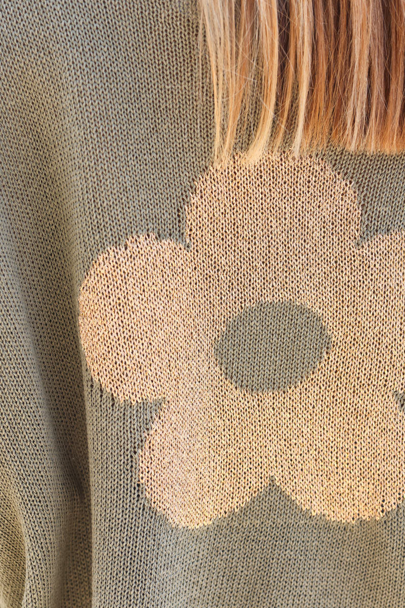 Jersey ancho de punto de algodón caqui con flores doradas en la espalda y manga con cuello barco