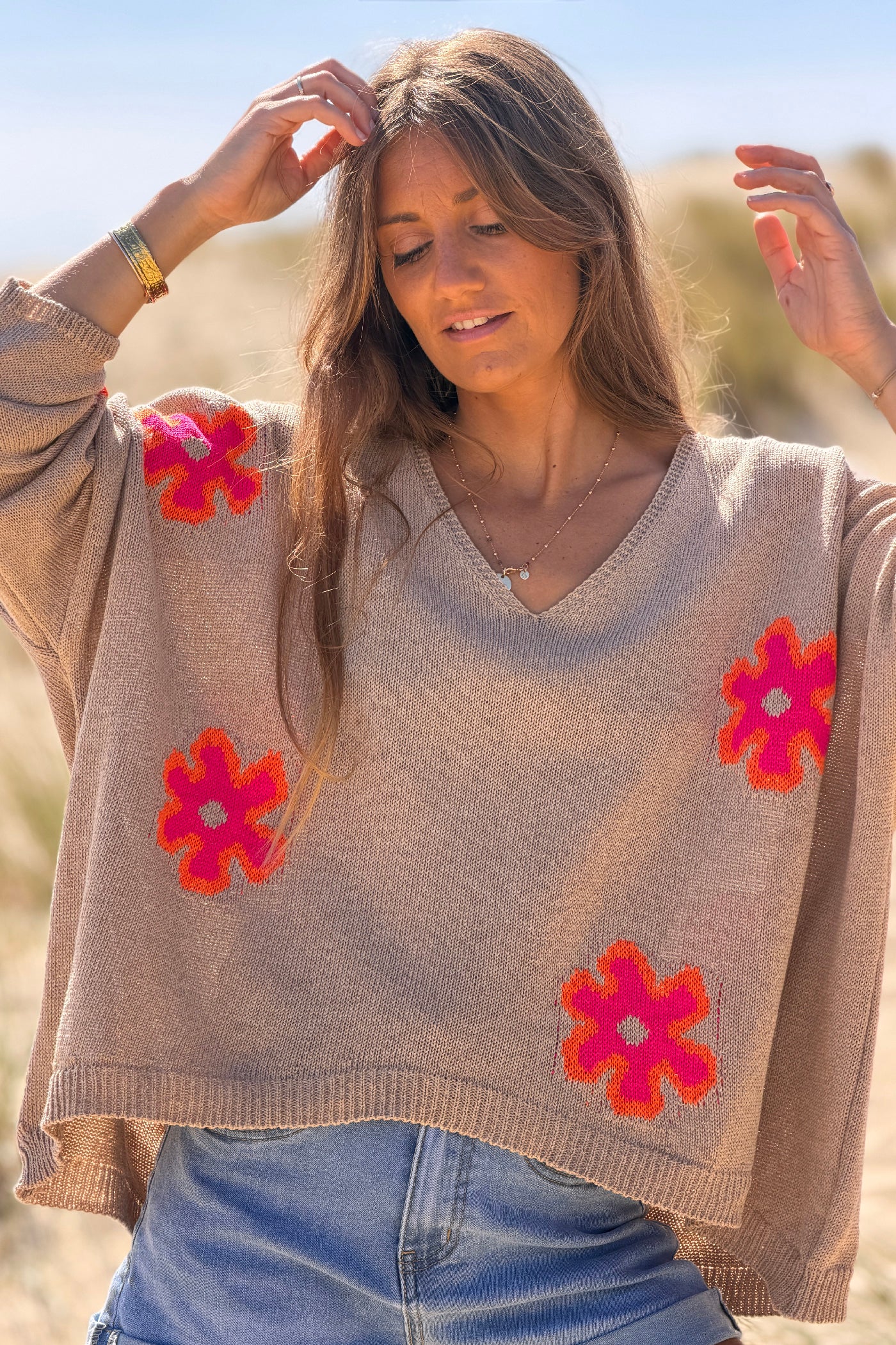 Pull large maille coton camel motifs fleurs orange dégradés