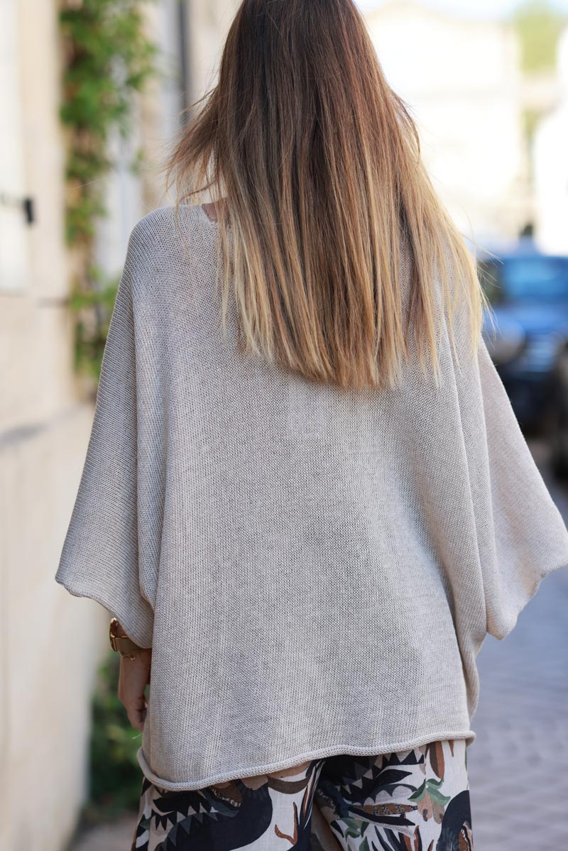 Pull loose beige en maille coton col v manches chauve souris