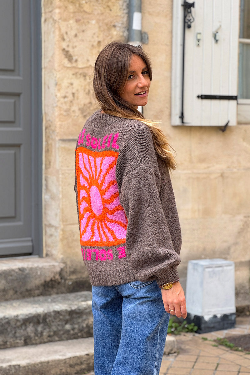 Pull loose marron en grosse maille broderie Le Soleil coloré