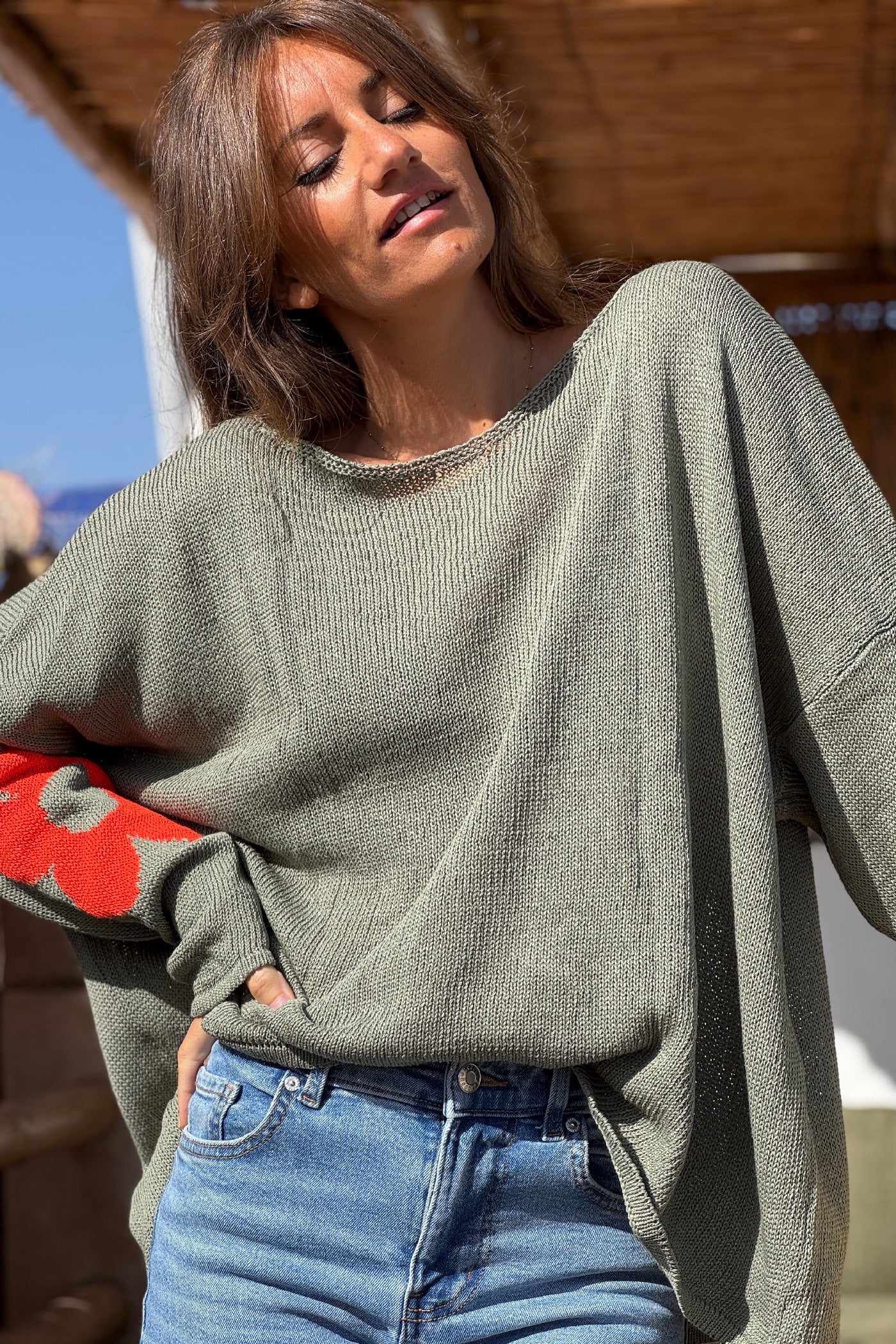 Pull maille kaki coton col bateau fleurs colorées