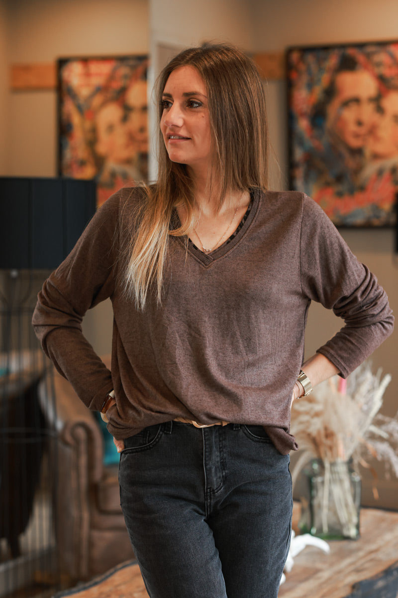 Brown Long-Sleeve V-Neck Tee with Leopard Trim