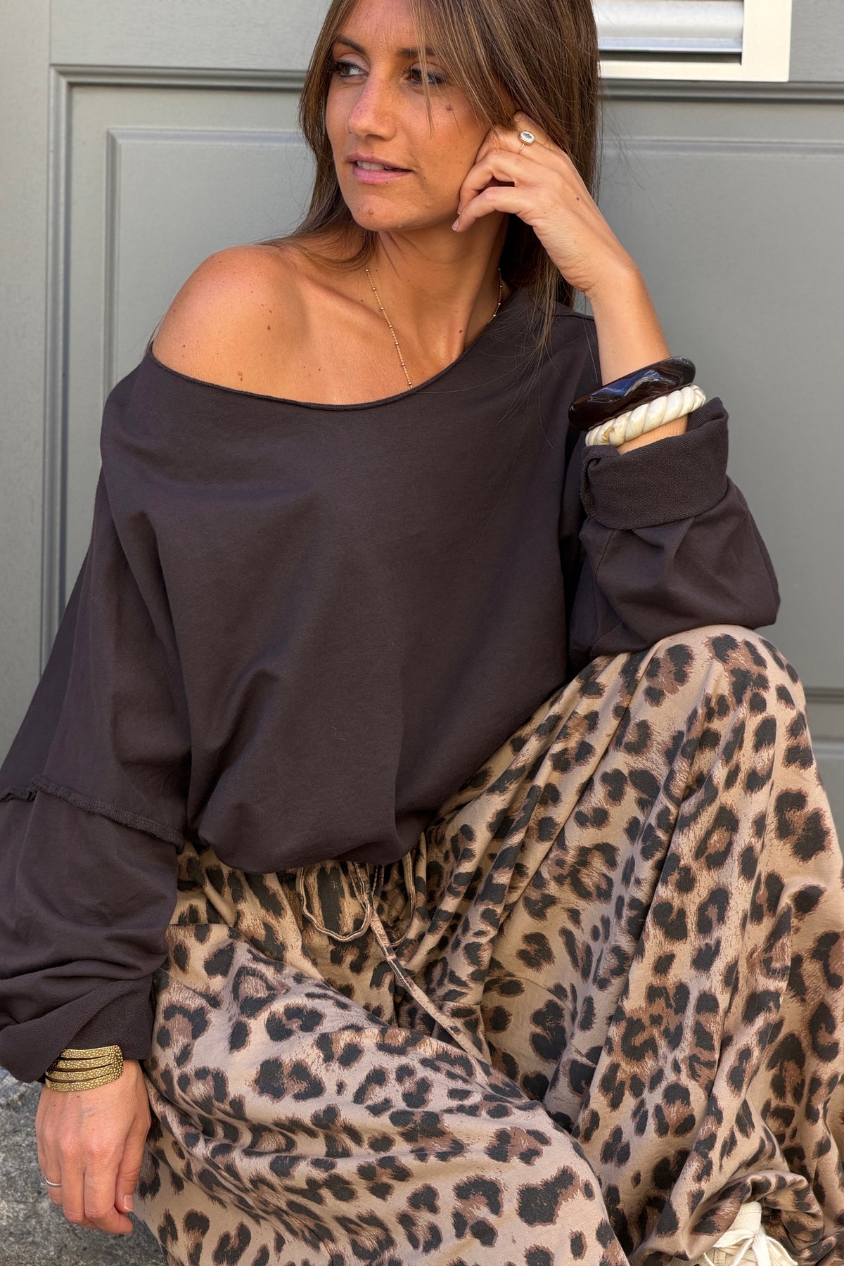 Pull marron large oversize col rond en coton stretch coutures apparentes
