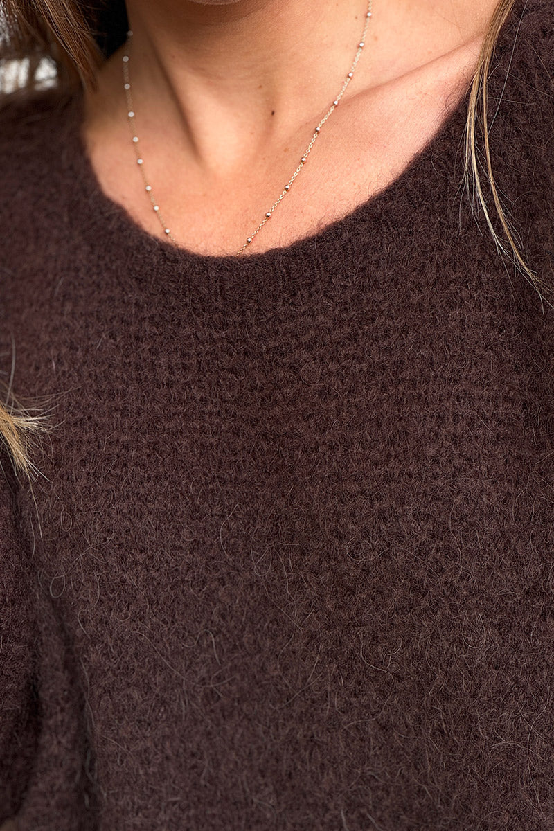 Pull marron en maille fine nid d’abeille mohair col bateau