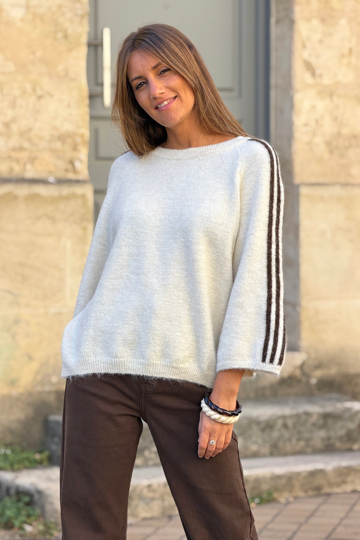 Pull moelleux beige chiné en alpaga détails rayures et étoile marron manches 3/4