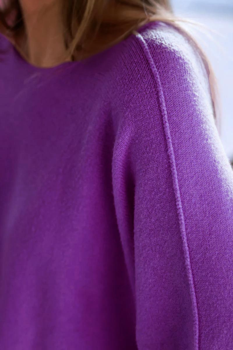 Pull moelleux et doux violet à manches chauve-souris et col rond