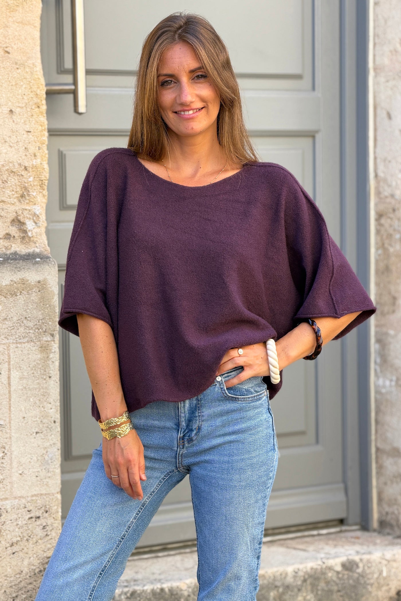 Pull moelleux et doux aubergine à manches chauve-souris col rond
