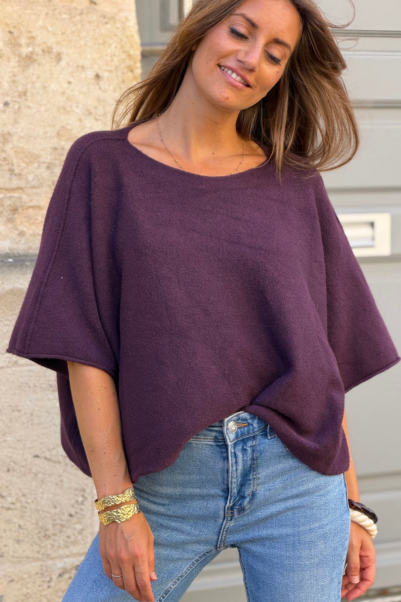 Pull moelleux et doux aubergine à manches chauve-souris col rond