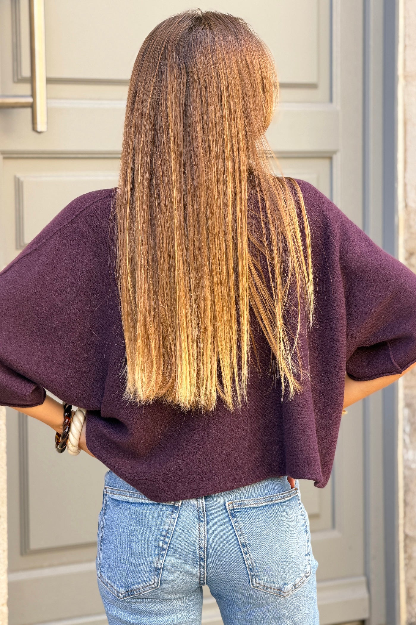 Pull moelleux et doux aubergine à manches chauve-souris col rond