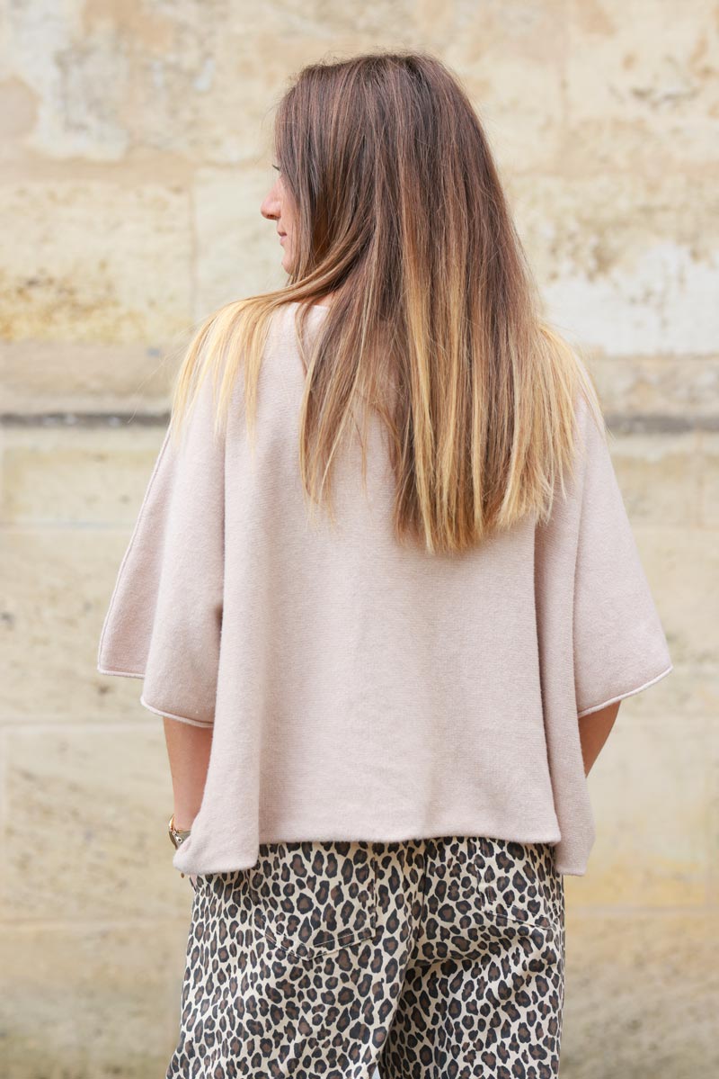 Pull moelleux et doux beige manches chauve souris col rond