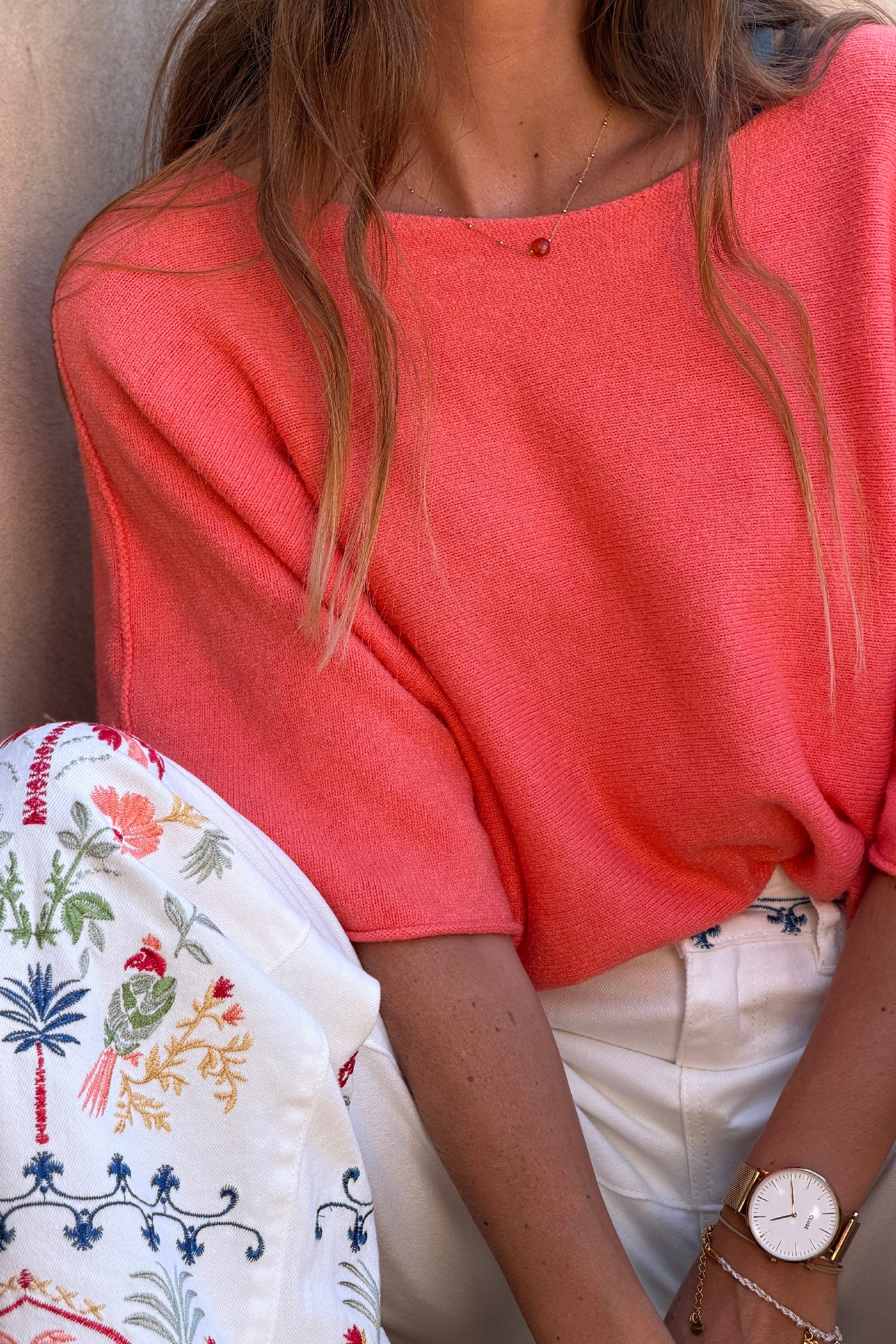 Pull moelleux et doux corail à manches chauve-souris et col rond