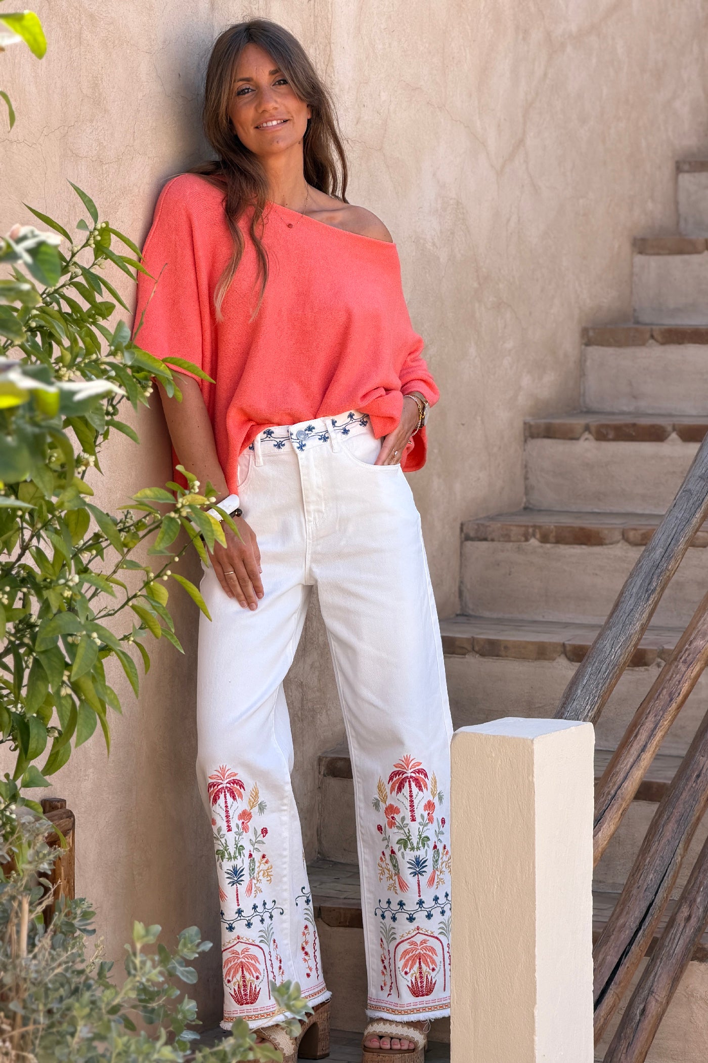 Pull moelleux et doux corail à manches chauve-souris et col rond