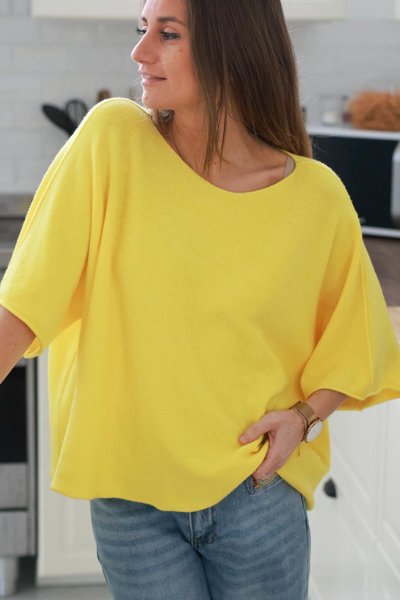 Pull moelleux et doux jaune manches chauve souris col rond