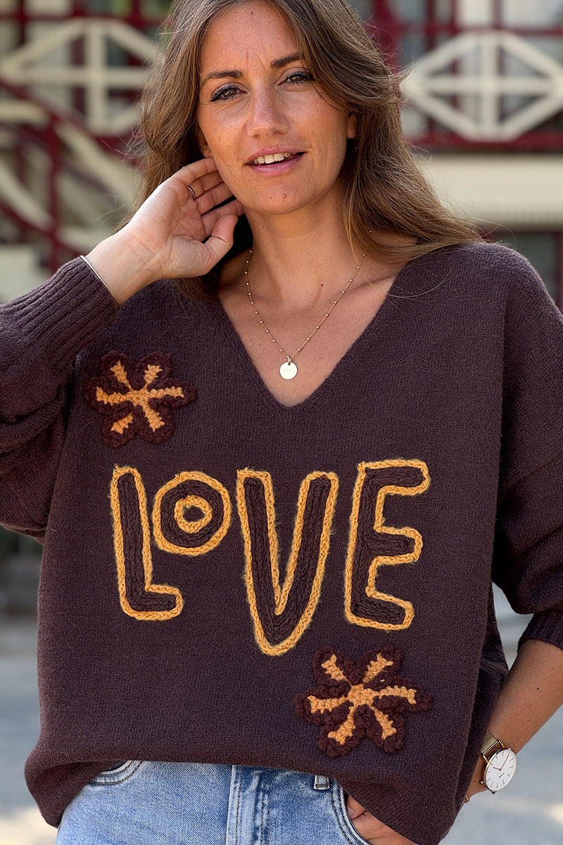 Pull moelleux et large marron en petite maille broderie LOVE et fleurs camel