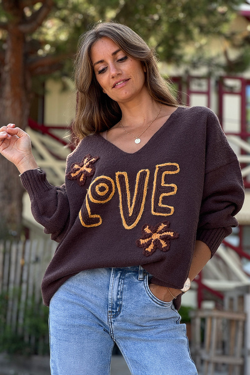 Pull moelleux et large marron en petite maille broderie LOVE et fleurs camel