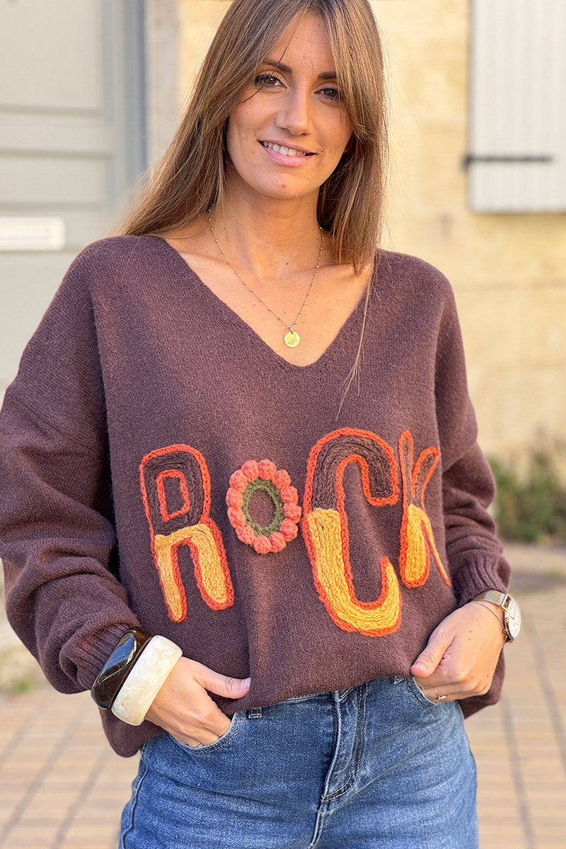 Pull moelleux et large marron en petite maille broderie ROCK tons automnes pompons fleurs