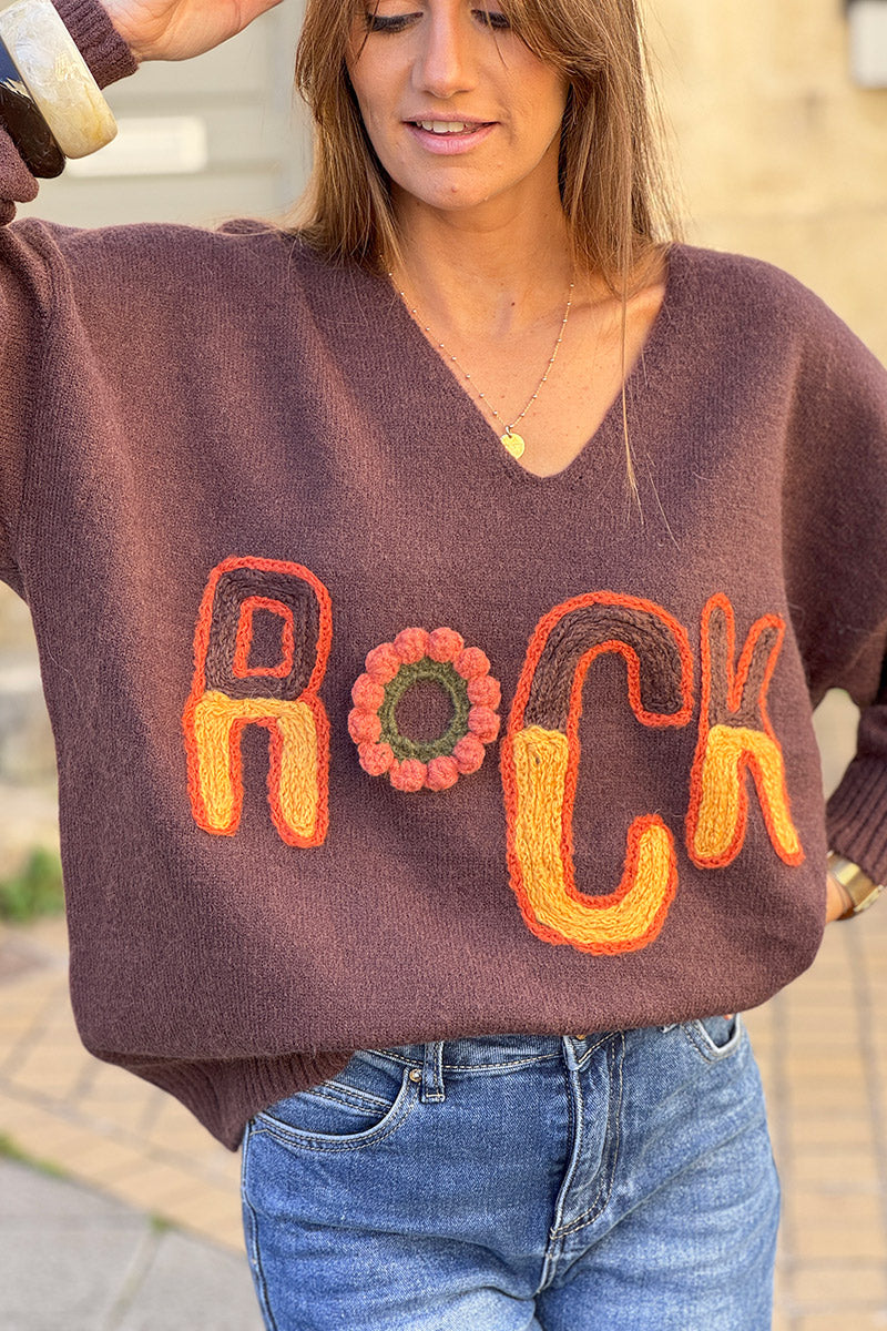 Pull moelleux et large marron en petite maille broderie ROCK tons automnes pompons fleurs