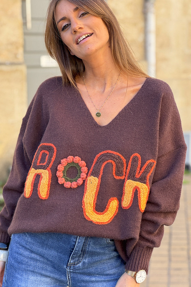 Pull moelleux et large marron en petite maille broderie ROCK tons automnes pompons fleurs