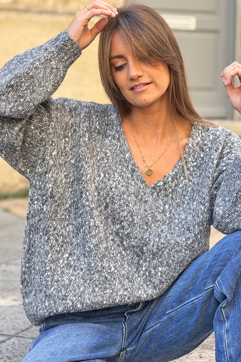 Pull moelleux gris en maille chinée col v