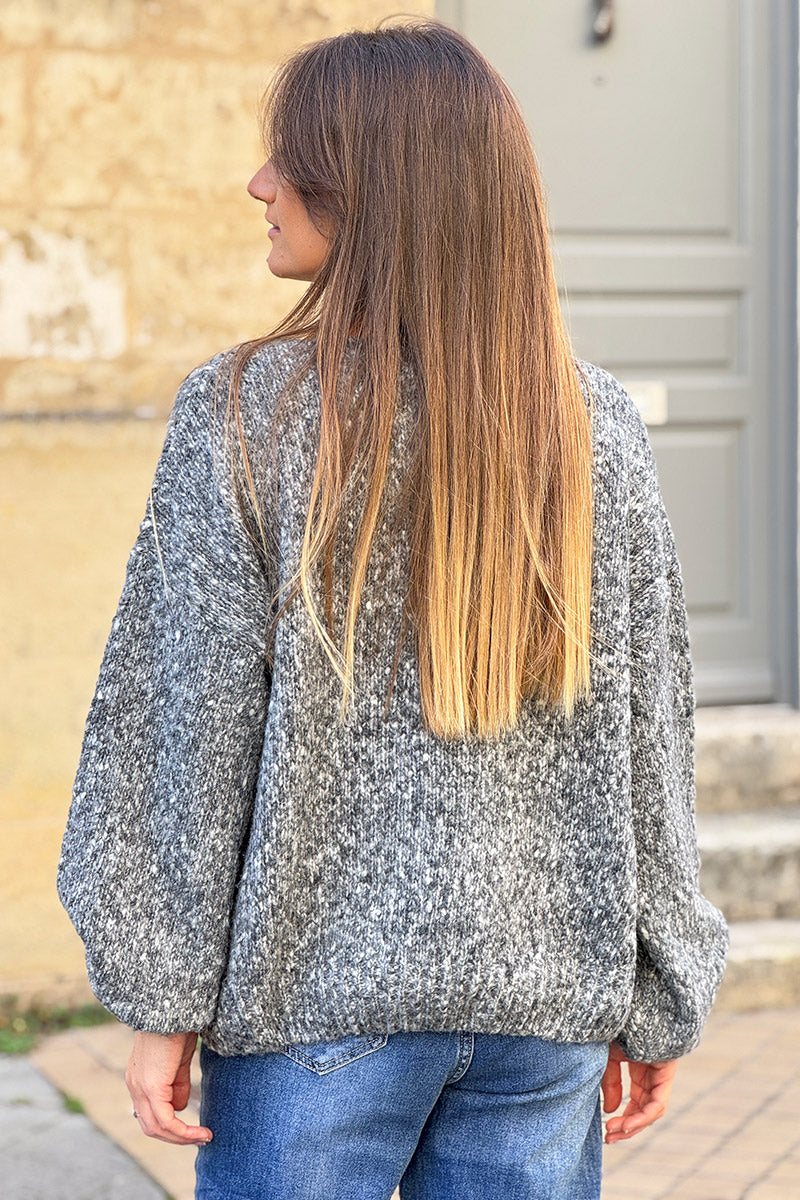 Pull moelleux gris en maille chinée col v