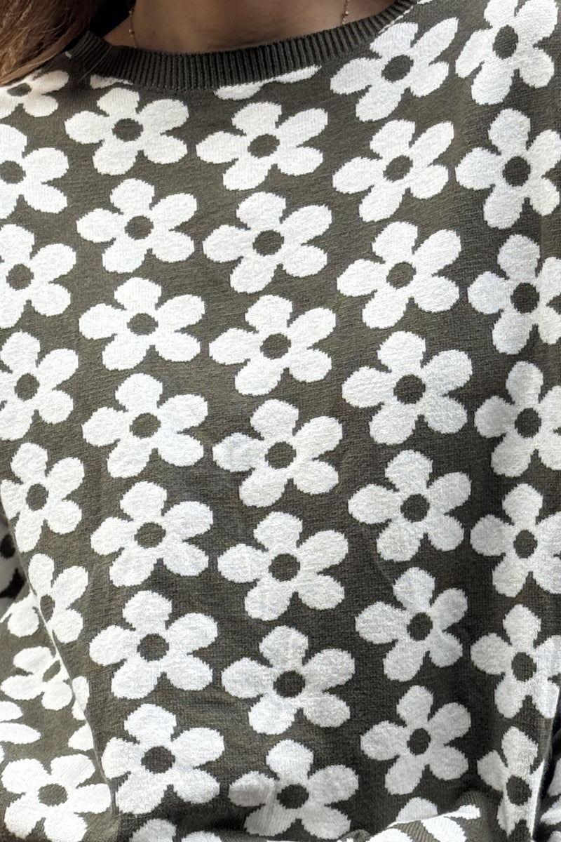 Pull moelleux kaki petite maille motifs fleurs col rond