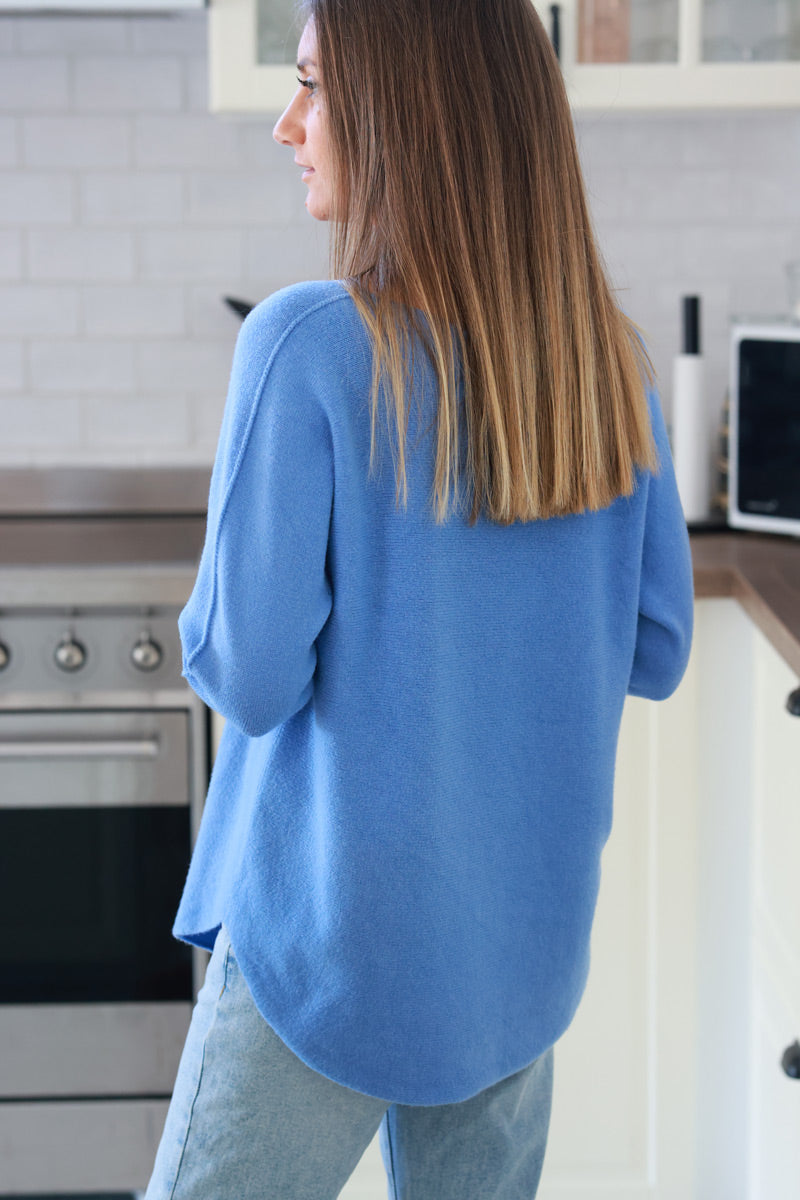 Pull moelleux tout doux bleu col v