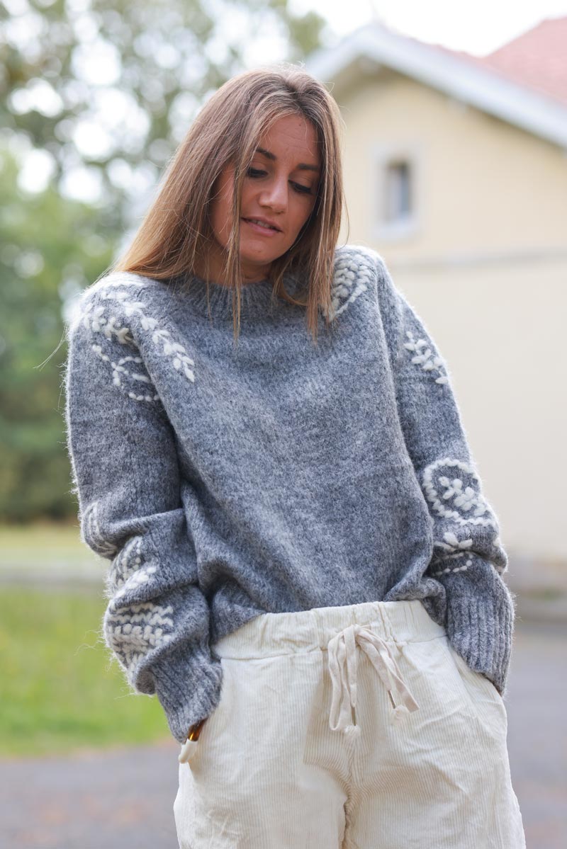 Pull moelleux tout doux gris chiné broderie maille épaules et manches