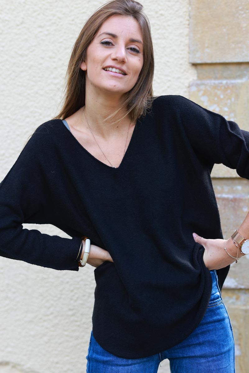 Pull moelleux tout doux noir col v