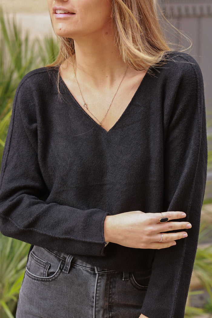 Pull moelleux tout doux noir col v - Horizons Lointains