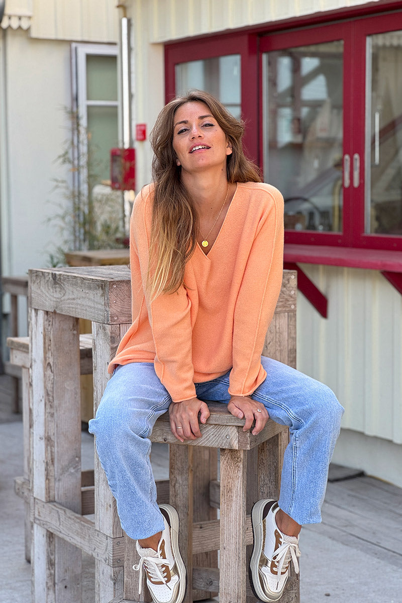 Pull moelleux tout doux orange pastel col v