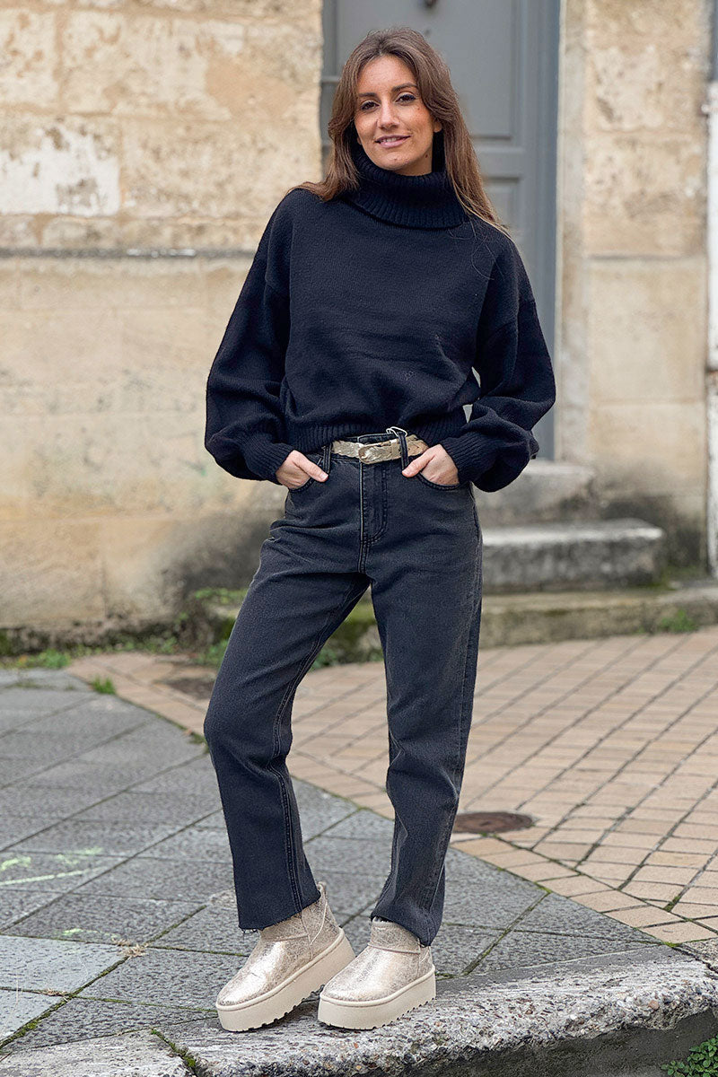 Pull noir en maille col roulé côtelé et manches resserrées