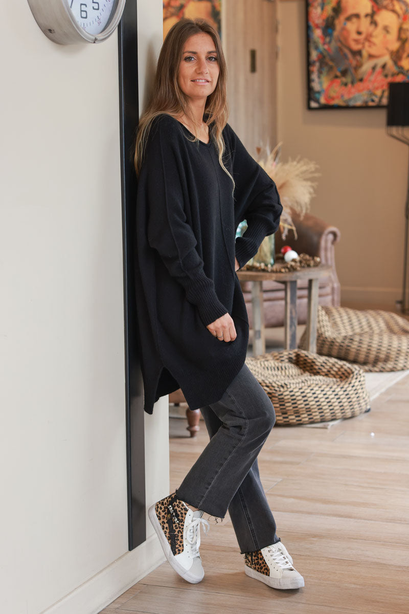 Pull noir long oversize tout doux col rond couture manches resserrées côtelées