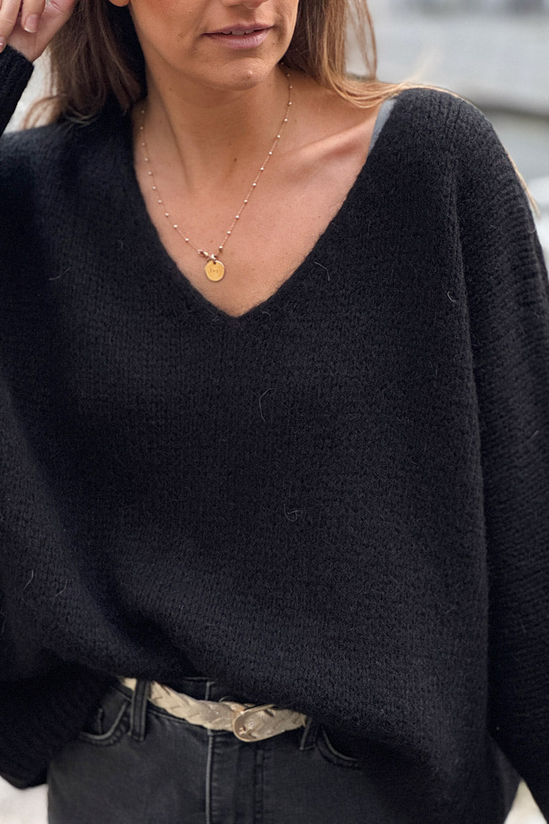 Pull noir en maille col v manches chauve souris