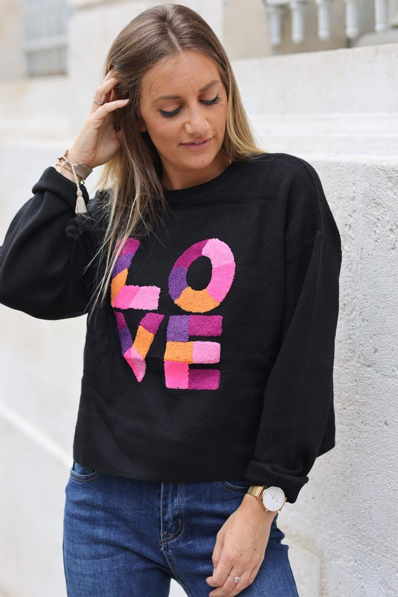 Pull noir tout doux LOVE broderie eponge fuchsia h264 (1)