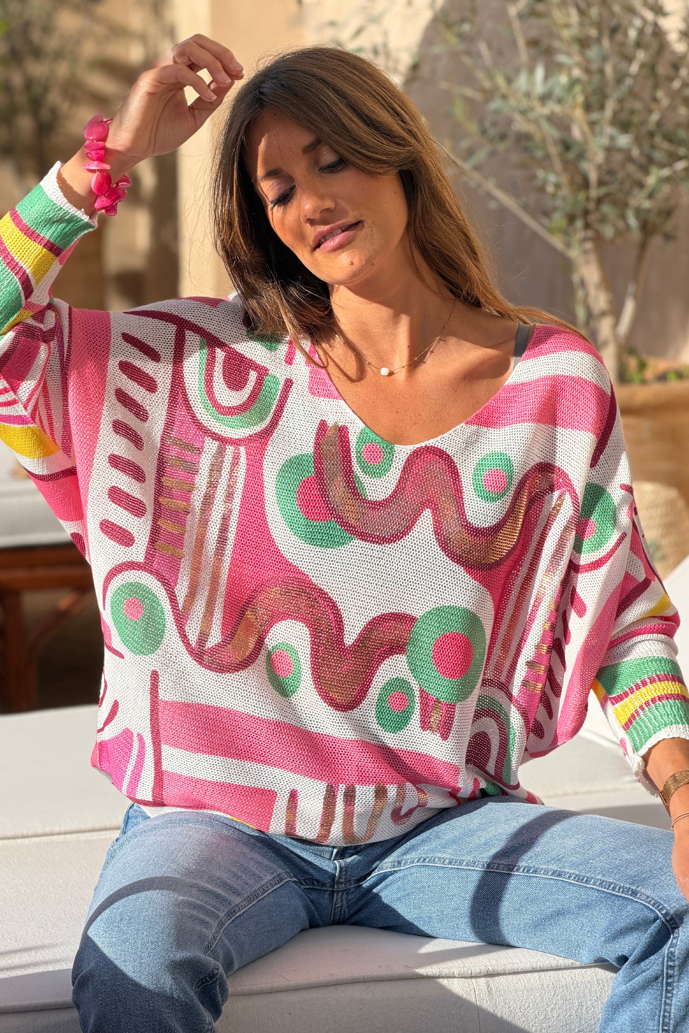 Pull petite maille imprime graphique abstrait tons rose manches chauve-souris