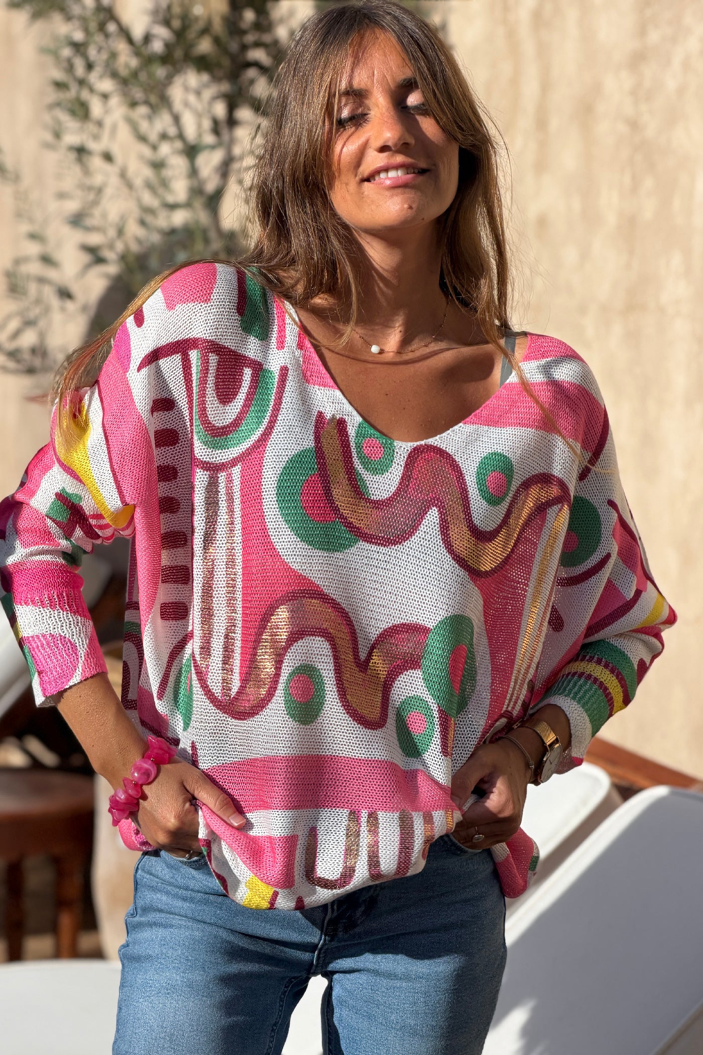 Pull petite maille imprime graphique abstrait tons rose manches chauve-souris