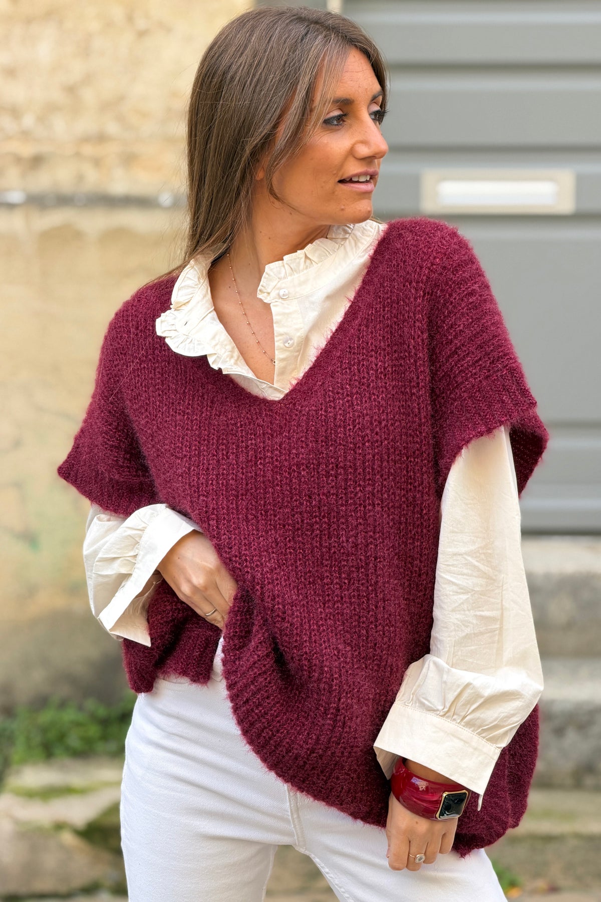 Pull poncho aubergine à boutons sur le coté col v maille mohair