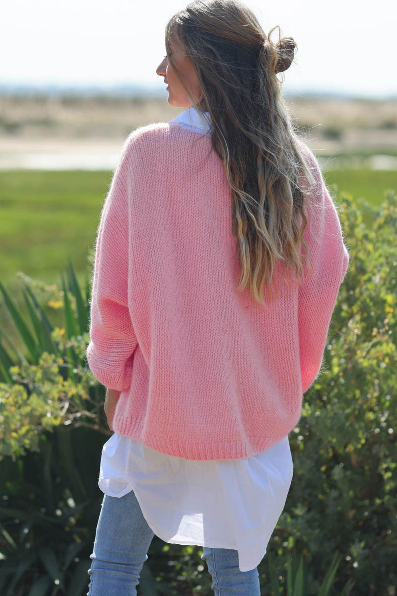 Pull rose en maille col v manches chauve souris