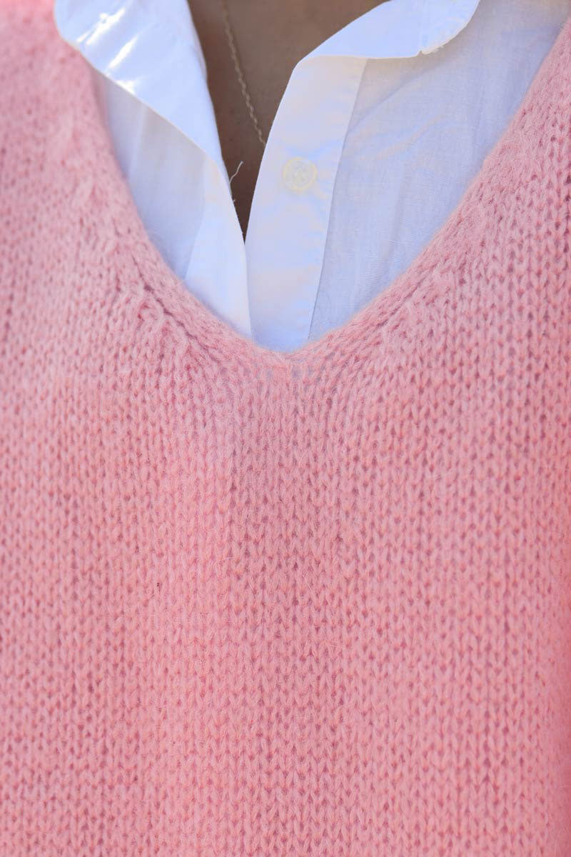 Pull rose en maille col v manches chauve souris