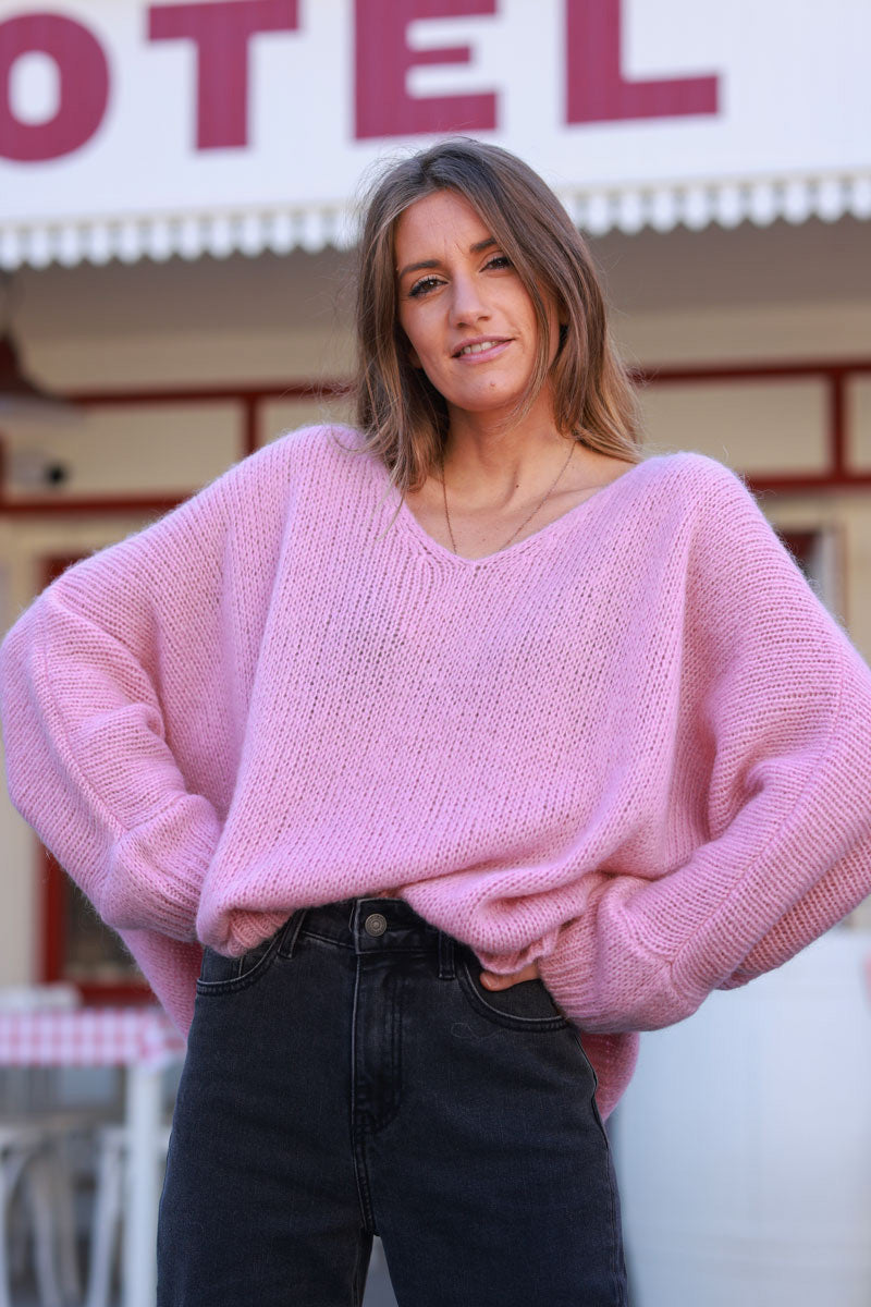 Pull rose en maille col v manches chauve souris