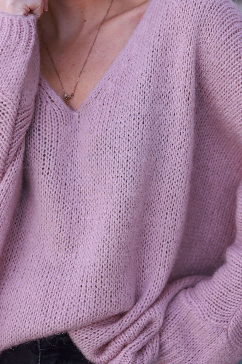 Jersey de punto rosa empolvado con cuello de pico y manga murciélago