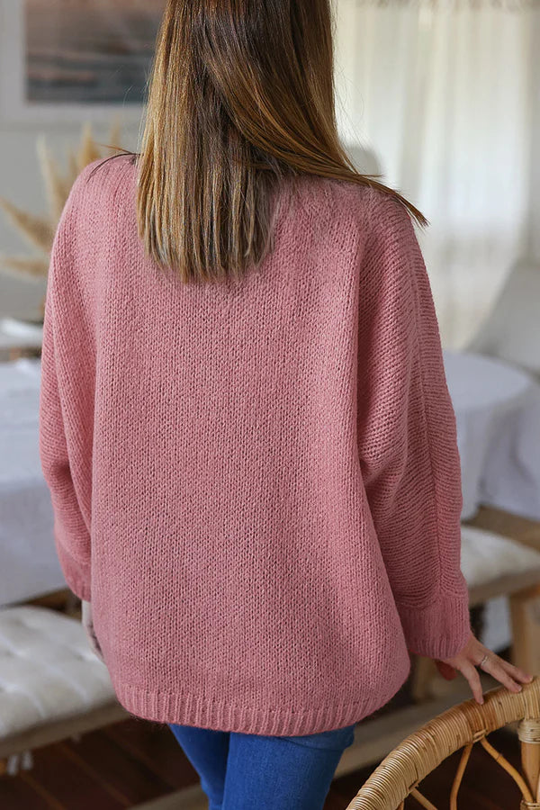 Pull vieux rose en maille col v manches chauve souris