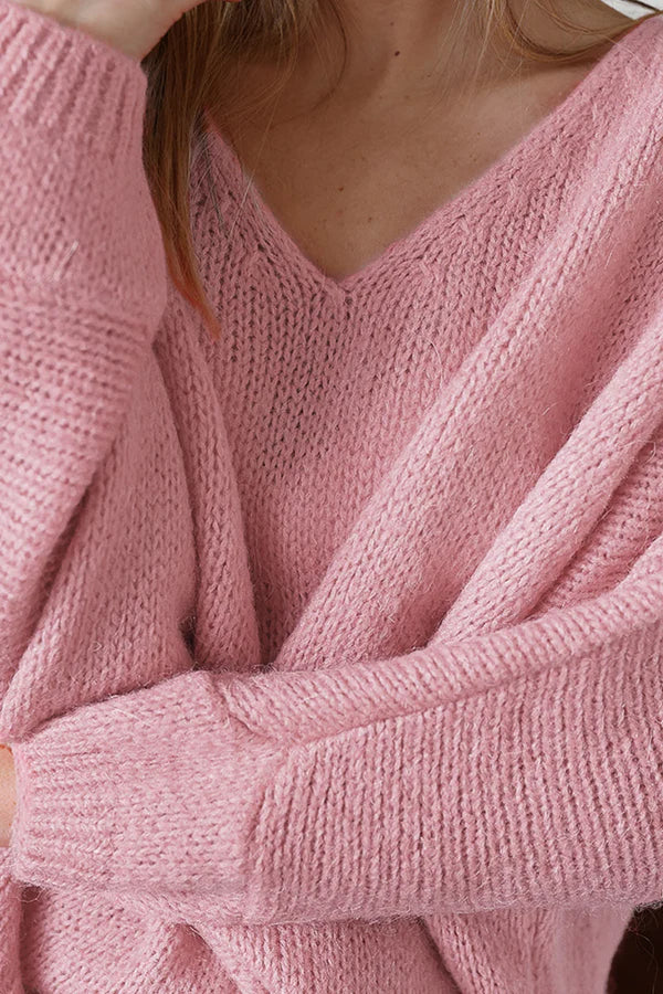 Pull vieux rose en maille col v manches chauve souris