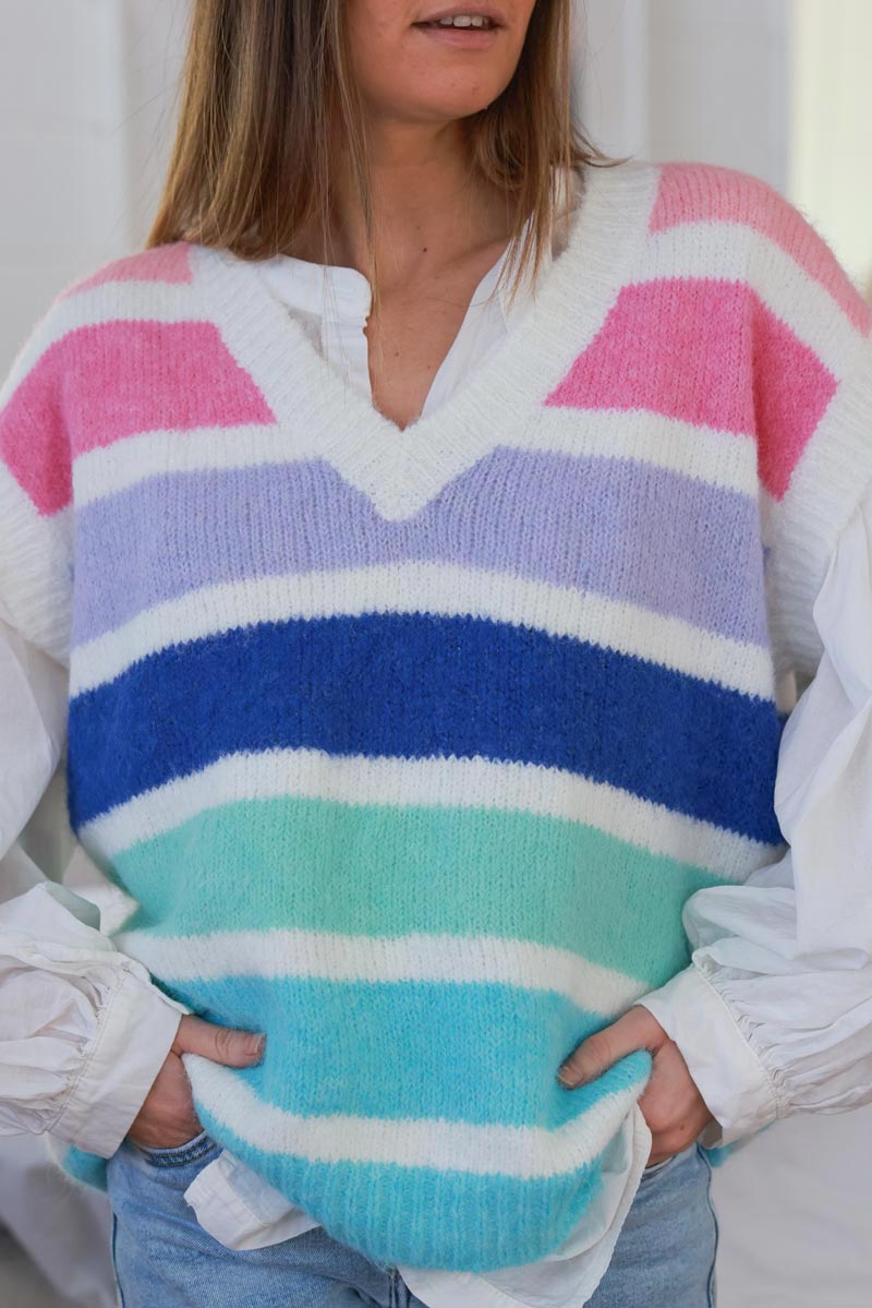 Pull sans manches en maille rayures colorées pastel bleu rose col v côtelé