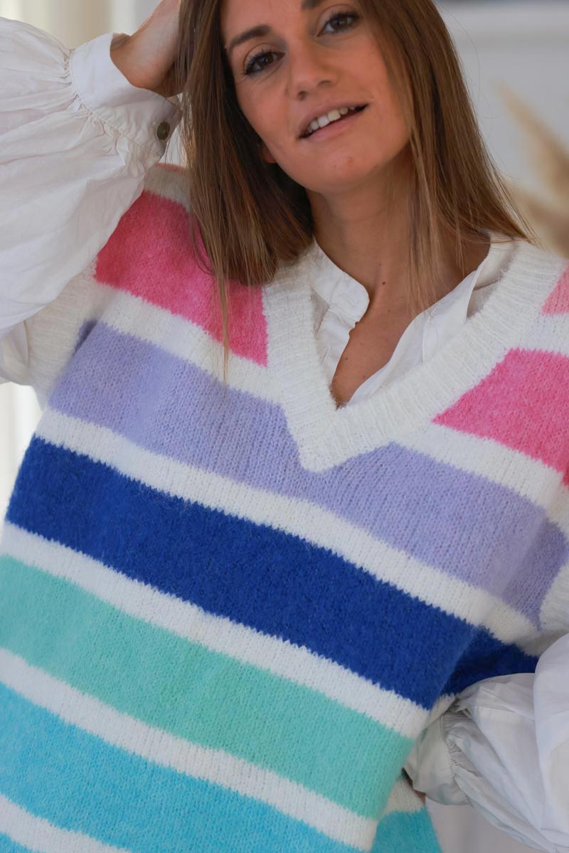 Pull sans manches en maille rayures colorées pastel bleu rose col v côtelé