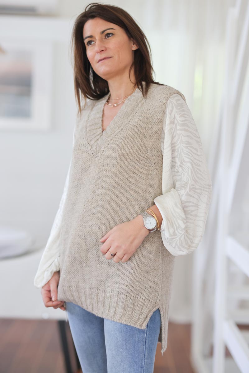 Pull sans manches taupe en maille col v e428 (1)