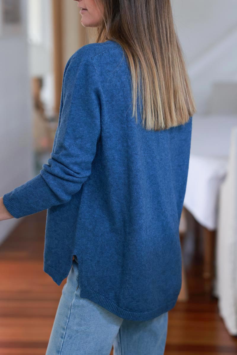 Pull tout doux basique bleu jean foncé col v